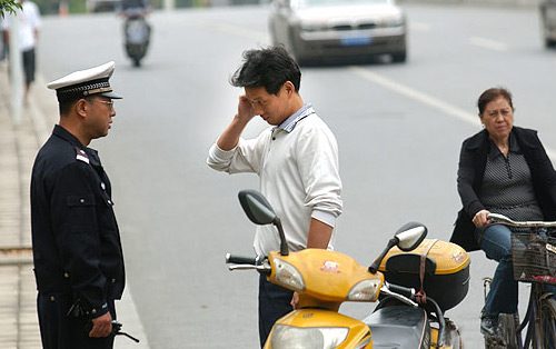 “严查”剑出鞘，奈何只指电动车？